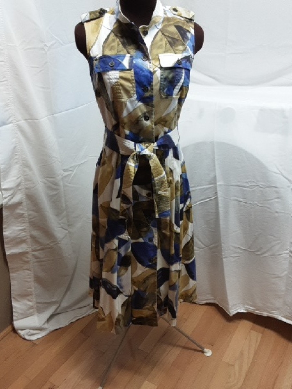 Jones New York Sleeveless Shirt Dress in Blue, White & Tan